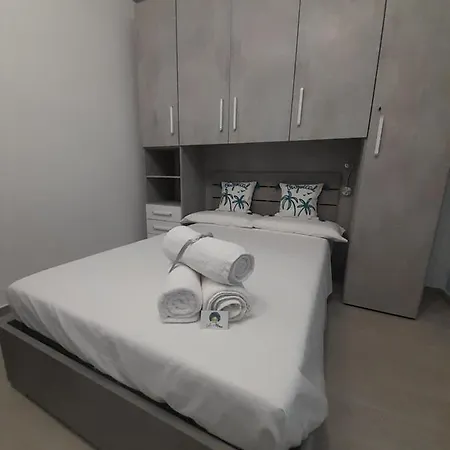Holiday home Sole E Mare Codice Iun R1681 *